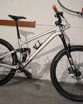 MTB full suspension Raaw Jibb