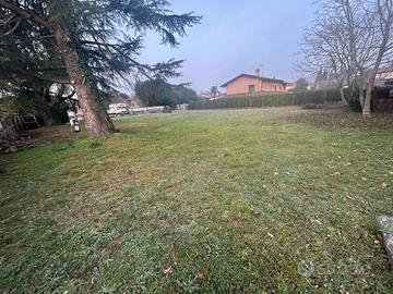 Terreno di 1212 m² a Capriva del Friuli