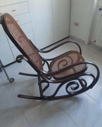 Sedia a dondolo vintage legno e paglia di Vienna