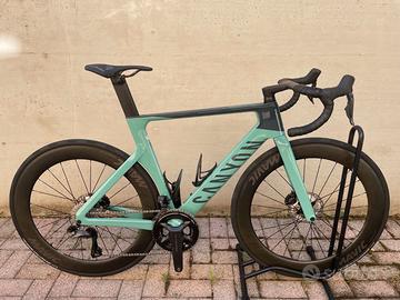 Canyon Aeroad CF SLX 8 Di2 Cosmic 2024