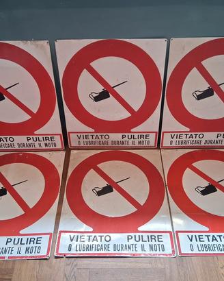 Cartello vietato pulire 