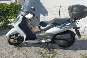 scooter 300 anno 2015