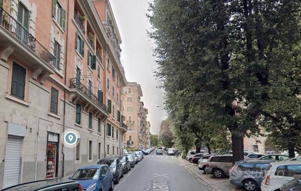 Quartiere coppede stranza singola con balcone