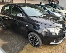 NOLEGGIO LANCIA YPSILON HYBRID - TUTTO INCLUSO A P