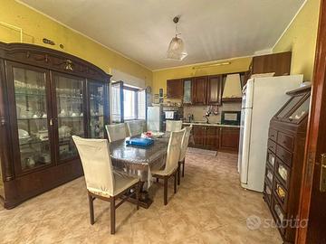 S2 Appartamento 4 vani zona via Pomerio