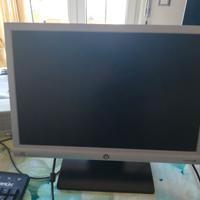 schermo pc + 2 altoparlanti+  tastiera