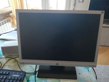 schermo pc + 2 altoparlanti+  tastiera