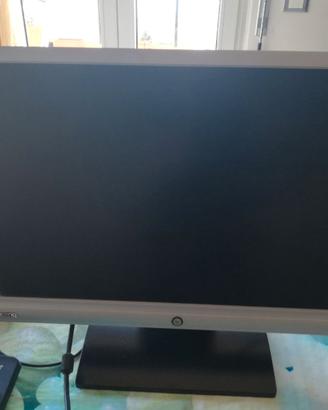 schermo pc + 2 altoparlanti+  tastiera