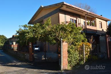 Intera villetta con due unità immobiliari