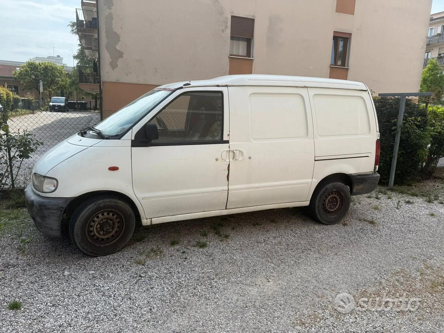 Nissan Vanette 1993 photo 2