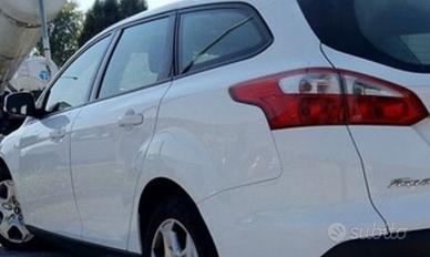 Ford Focus telo copribaule alzavetri serrature