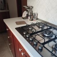 Cucina e mobile con lettino