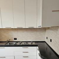 CUCINA BIANCA CON PENISOLA SNACK