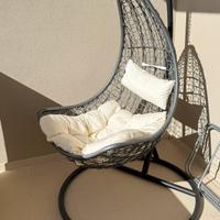 Sedia sospesa Alyssa con struttura in metallo