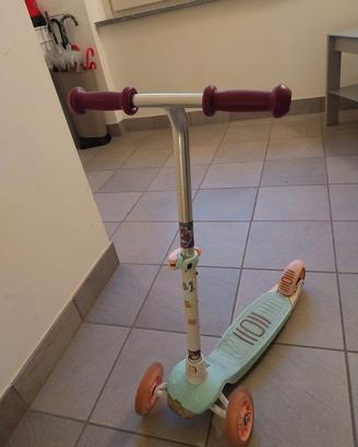 monopattino 3 ruote con luci