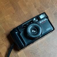 Camera a pellicola Nikon 300Z zoom