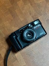Camera a pellicola Nikon 300Z zoom