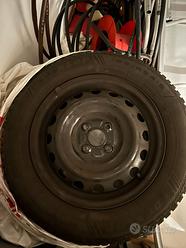 Gomme da neve complete di cerchi da 15"