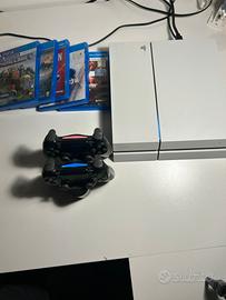 Ps4 bianca, 2 joistick, 5 giochi tutto funzionante