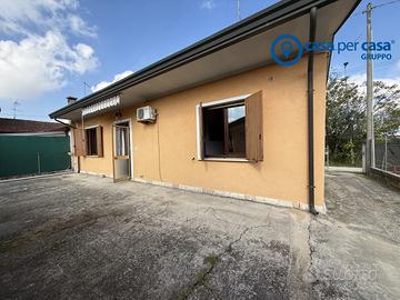 Bifamiliare con giardino tutta su un piano