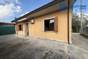 Bifamiliare con giardino tutta su un piano