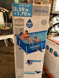 Piscina completa di tanti accessori