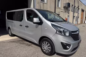 Opel Vivaro 9 posti passo lungo