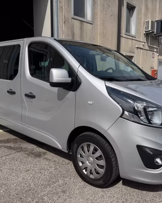 Opel Vivaro 9 posti passo lungo