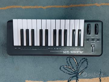 Alesis Q25