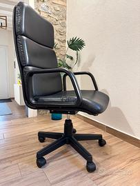 Poltrona da ufficio in pelle nera (gaming)