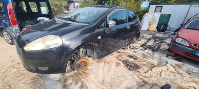 FIAT GRANDE PUNTO 90CV RICAMBI 