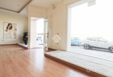 NEGOZIO A BOTRICELLO