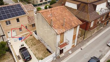 CASA SINGOLA IN CENTRO CON VISTA MARE !!