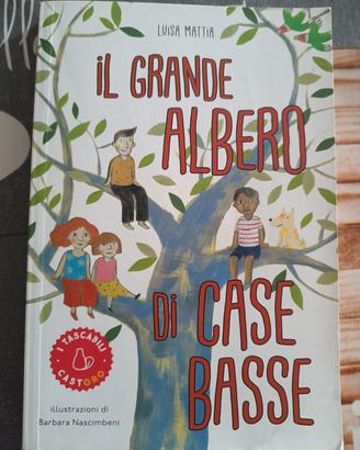 Il grande albero di case basse.