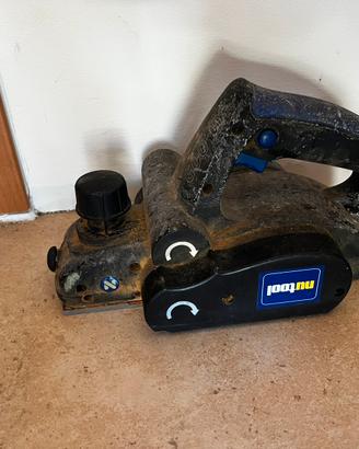Pialla elettrica funzionante per legno