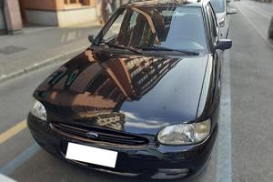 FORD ESCORT - APERTI AD AGOSTO