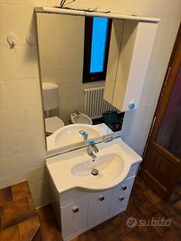Mobiletto bagno usato