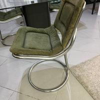 Sedie e tavolo vintage moderno