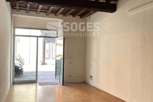 Fondo commerciale centralissimo doppio ingresso