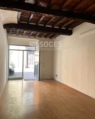 Fondo commerciale centralissimo doppio ingresso