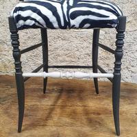 Sgabello "chiavarino" zebrato