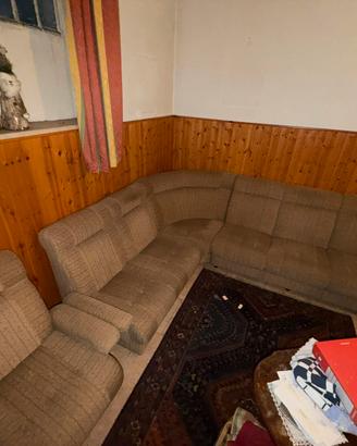 Divano angolare e poltrona