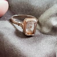 Anello antico con quarzo