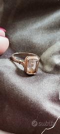 Anello antico con quarzo