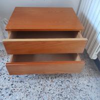 Coppia di comodini in legno