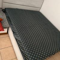 Letto matrimoniale con ripostiglio apribile