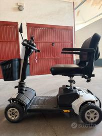 Scooter elettrico per anziani/disabili
