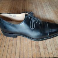 calzatura francesina asimmetrica 