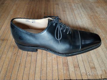 calzatura francesina asimmetrica 