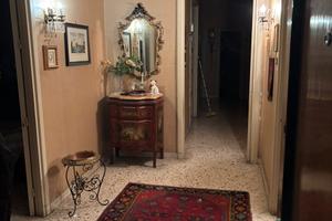 Ampio 171 mq balconato in Via Dottor Consoli